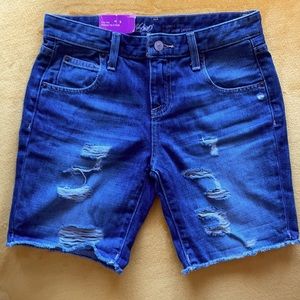 Mid rise blue boyfriend shorts!!
